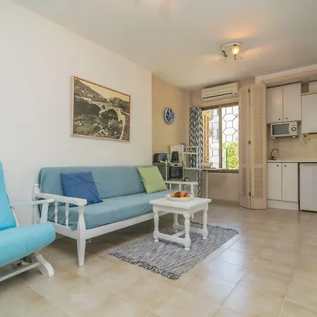 Encinas 1 Apartment *